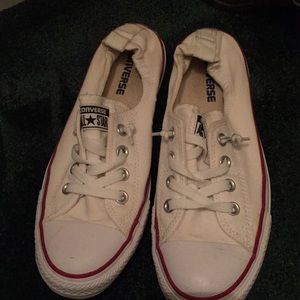 Converse (All stars) low tops.